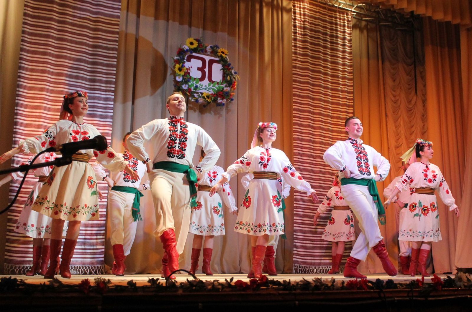 Народний аматорський ансамбль українського фольклорного танцю «ГОНТА»
