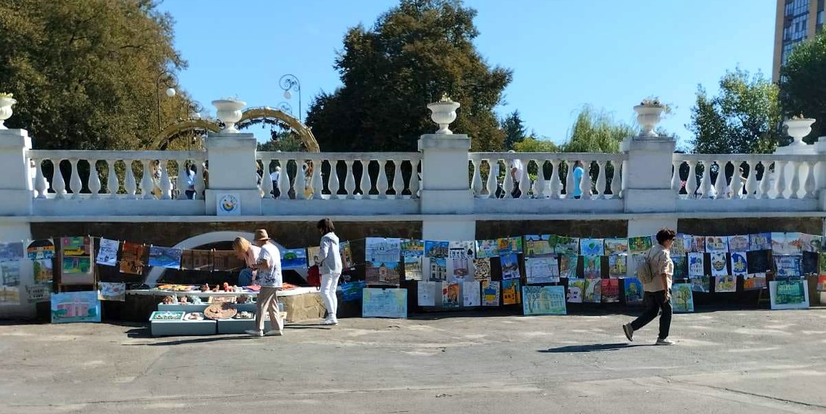 Художня школа вітала рідне місто із Днем народження.