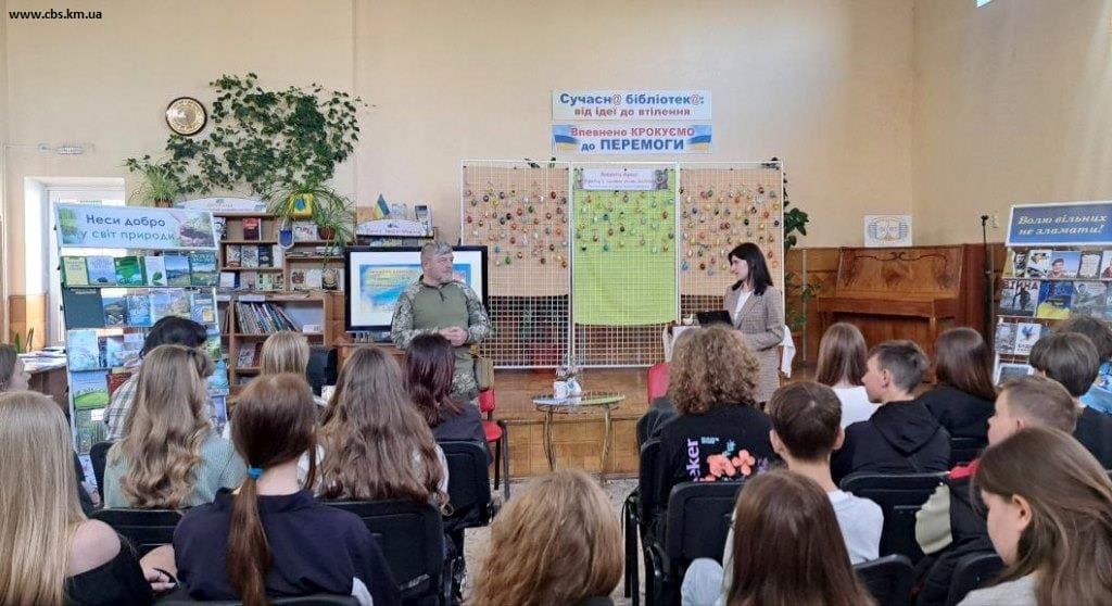 У книгозбірні пройшла зустріч Михайла Цимбалюка з молодими людьми