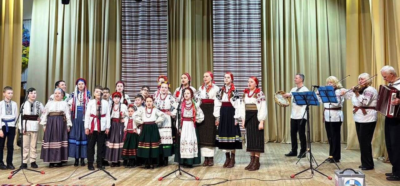 Лунає пісня «Берегині».