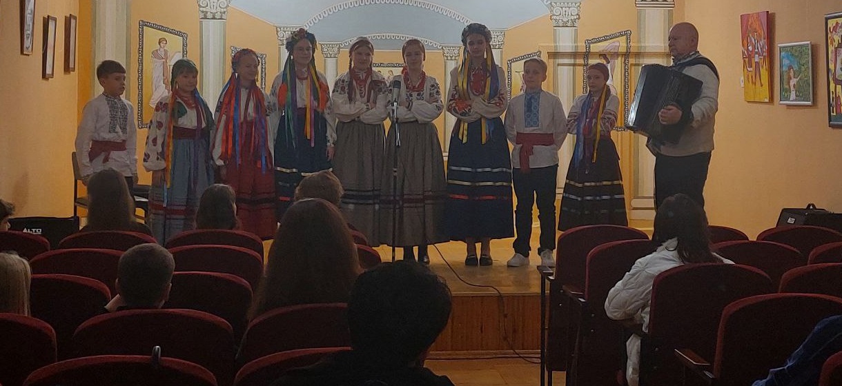  «Душа тремтить, коли лунає пісня»