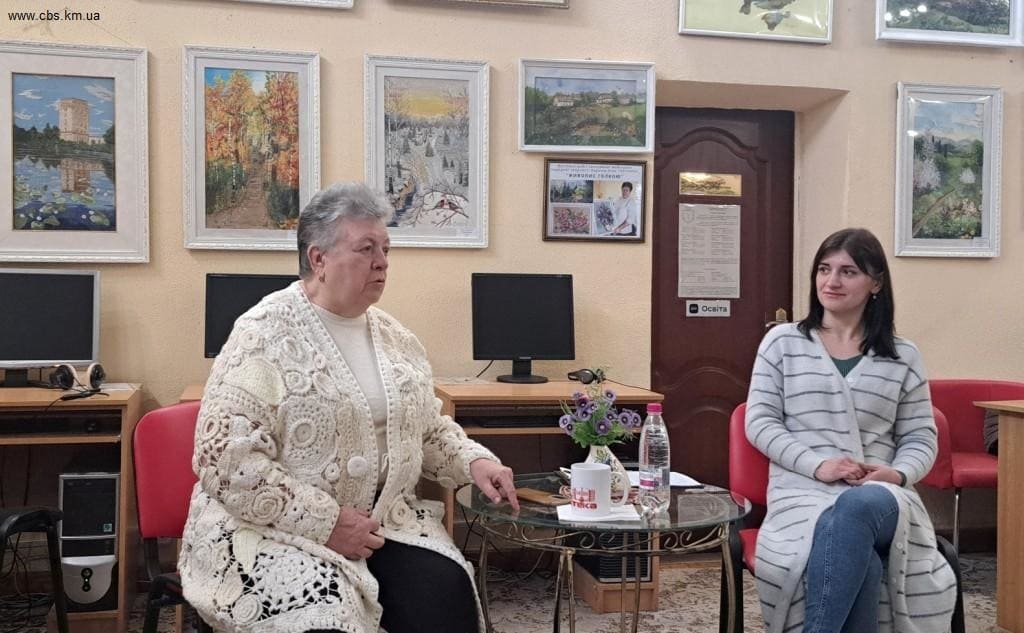 «Живопис голкою»: камерне відкриття виставки Ніни Гончарук у бібліотеці