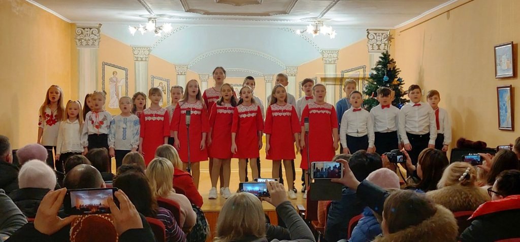 У Хмельницькій школі мистецтв «Райдуга» відбувся концерт-звіт учнівських колективів 